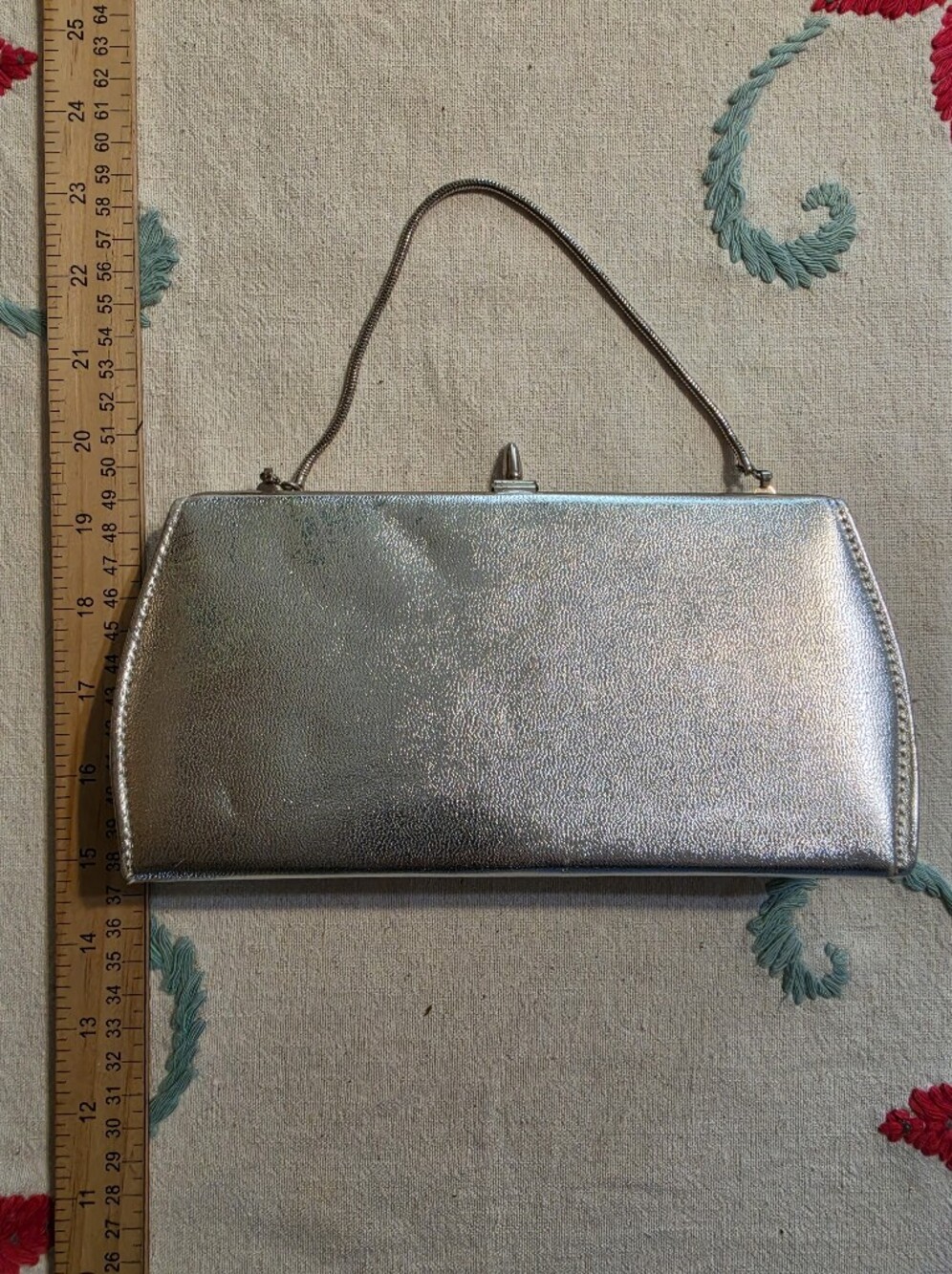 Vintage Silver Metallic Evening Clutch – Chain Handle
